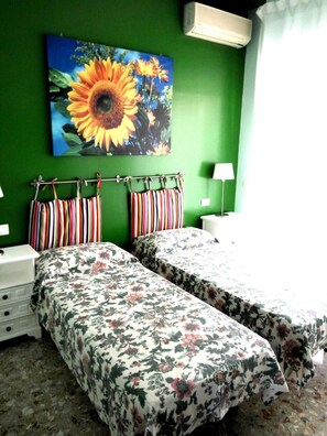 1 bedroom, desk, laptop workspace, blackout curtains - Michelangelo BB Rooms (Catania)