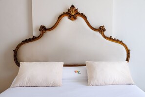 Dreibettzimmer, eigenes Bad | 1 Schlafzimmer, Verdunkelungsvorhänge, kostenloses WLAN, Bettwäsche