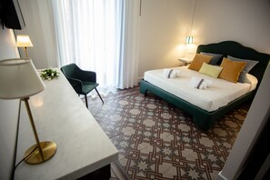Basic Double Room, Terrace | Individually decorated, individually furnished, desk, iron/ironing board - Suite 35 (Catania)