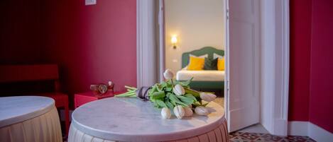 Chambre Quadruple Familiale, balcon | Coin séjour