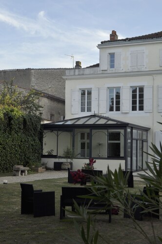 Chambres d'hôtes H De Surgeres