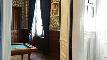 Coin salon dans le hall