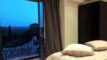 Suite, 2 Bedrooms, Mountain View | 1 bedroom, premium bedding, blackout drapes, soundproofing