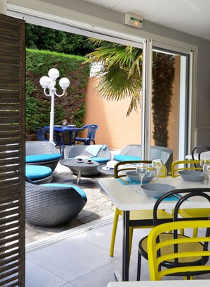 Bar (in der Unterkunft)