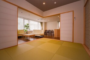 Kamer (RYO-AN Momo (2nd Floor)) | Een bureau, gratis wifi, beddengoed