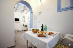 Appartamento, 1 camera da letto, terrazzo | Cucina privata | Frigorifero, microonde, forno, piano cottura