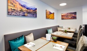 Kontinental frokost hver dag (CHF 25.00 per person)