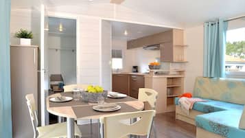 Cottage Confort, 2 chambres, terrasse | Restauration dans la chambre