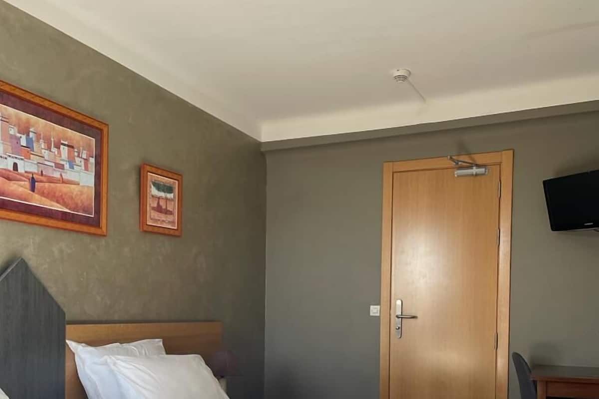 Comfort Room | Individually decorated, individually furnished, desk, blackout curtains