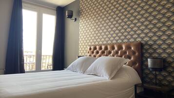 Comfort Room | Individually decorated, individually furnished, desk, blackout curtains