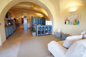 Comfort-Apartment, 2 Schlafzimmer | Wohnbereich | Flachbildfernseher