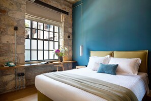 Design Apartment (B0) | Premium bedding, memory foam beds, minibar, in-room safe - The Foundry Suites (Athens)