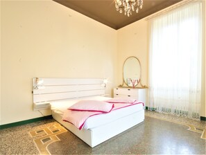 Appartement, 3 slaapkamers, uitzicht op zee | 3 slaapkamers, een strijkplank/strijkijzer, gratis wifi