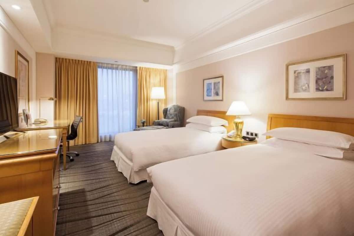 1 bedroom, premium bedding, down comforters, in-room safe