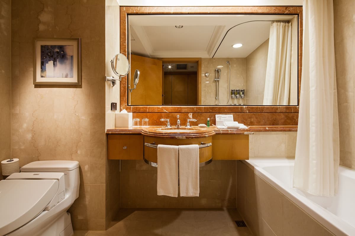 combined shower/bathtub, deep-soaking bathtub, rainfall showerhead