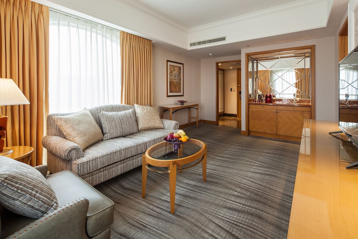 comfort suite | 1 bedroom, premium bedding, down duvets, in-room safe