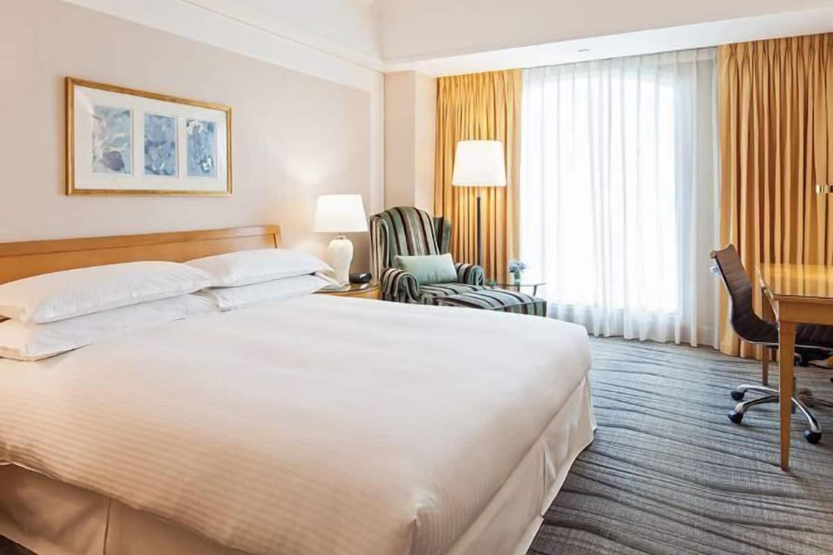 1 bedroom, premium bedding, down comforters, in-room safe