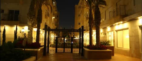 Luxury Apartment, 3 Bedrooms, Non Smoking, Fountain Pool View (AB) | View from room