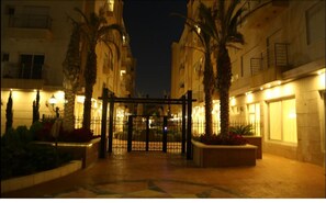 Luxury Apartment, 3 Bedrooms, Non Smoking, Fountain Pool View (AB) | Udsigt fra værelset