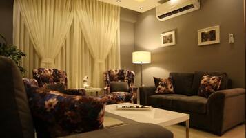 Luxury Apartment, 3 Bedrooms, Non Smoking, Fountain Pool View (AB) | Living area | Smart TV