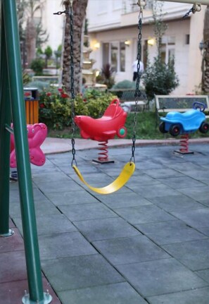 Children’s play area – outdoor