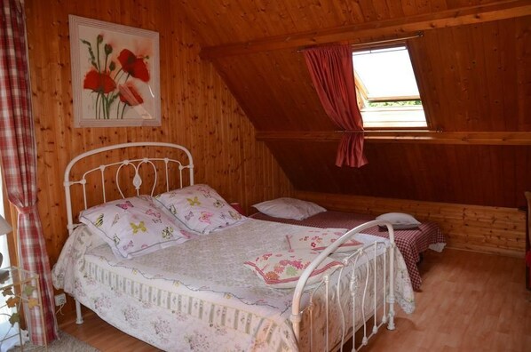 Familiekamer | Luxe beddengoed, individueel gedecoreerd, individueel gemeubileerd
