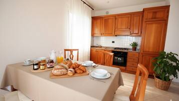 Apartment, 2 Schlafzimmer | Wohnbereich