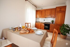 Apartment, 2 Schlafzimmer | Wohnbereich