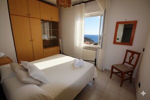 Apartment, 2 Bedrooms | 2 bedrooms, iron/ironing board - Il Giardino Sul Mare (Imperia)