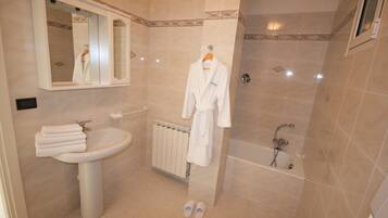 Apartment, 2 Schlafzimmer | Badezimmer