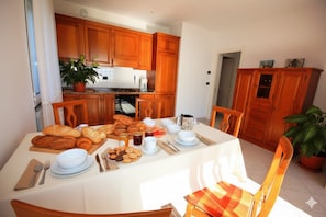Apartment, 2 Bedrooms | Private kitchen