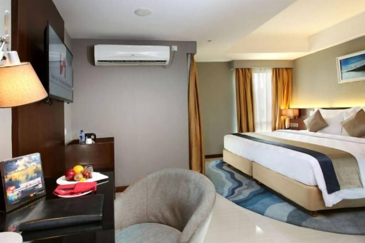Minibar, in-room safe, desk, blackout curtains