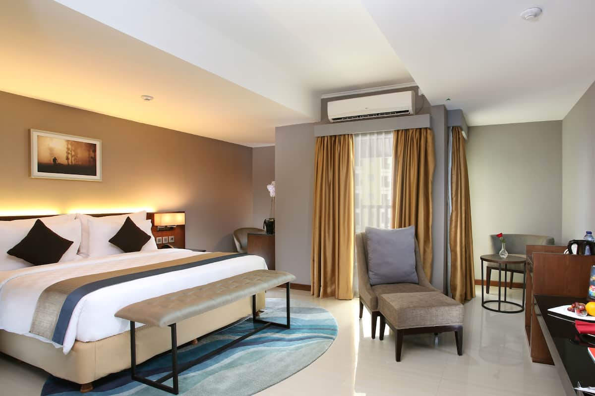Grand Deluxe Room | 迷你吧、房內夾萬、書桌、遮光窗簾/窗簾