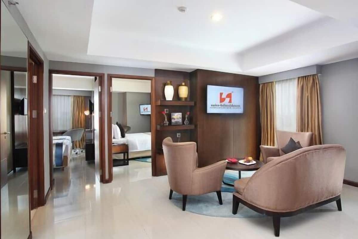 Minibar, két bảo mật tại phòng, bàn, màn/rèm cản sáng