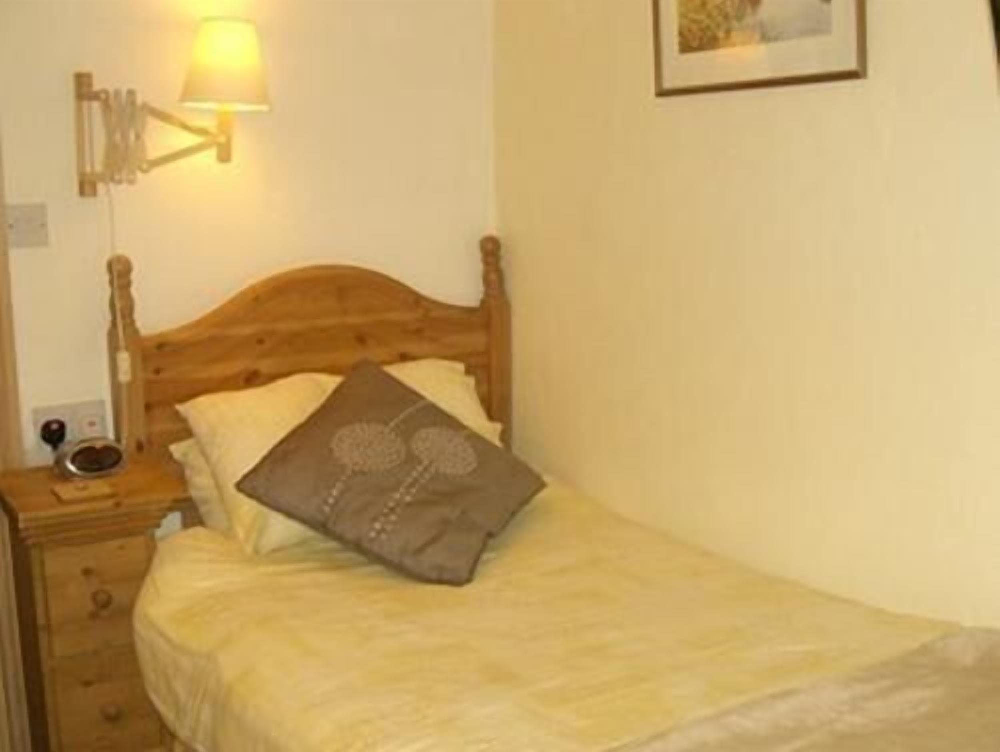 Single Room, Private Bathroom