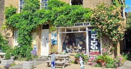 Montacute Country Tearooms B&B