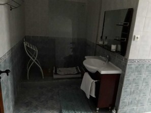 Family Duplex, 3 Bedrooms, Non Smoking | Bathroom | Free toiletries, hair dryer, bidet, towels - Duplex Marina Beach (Allyene)