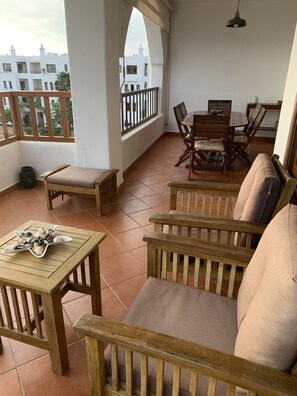 3 bedrooms, laptop workspace, blackout drapes, soundproofing - Duplex Marina Beach (Allyene)