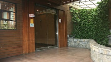 Pintu masuk interior