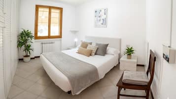 2 bedrooms, iron/ironing board, WiFi