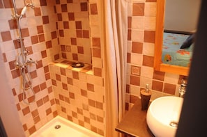 Bathroom - VILLA CASTEL Maison d'hôtes & Jardin de Cuisine Vivante (Rillieux-la-Pape)