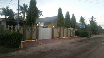 Façade de lâhĂ©bergement - soirĂ©e/nuit