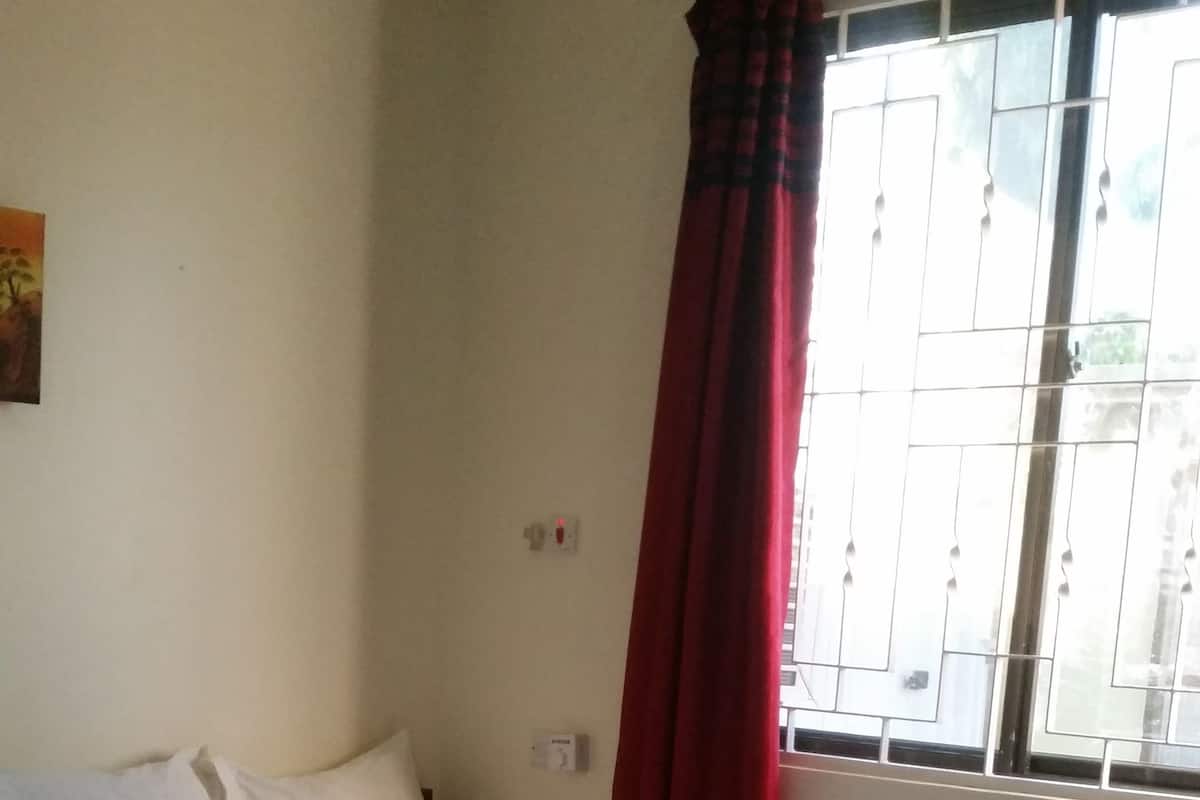 Chambre Double | Vue sur la cour