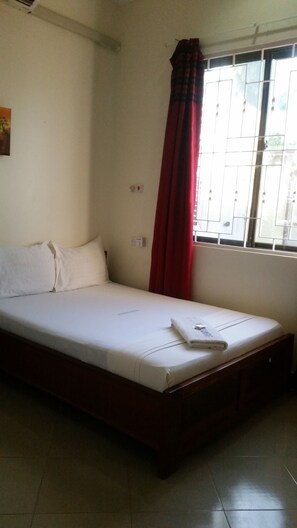 Courtyard view - Mexico Lodge (Dar es Salaam)