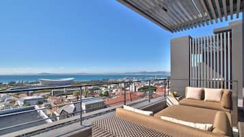 Luxury Villa | Terrace/patio