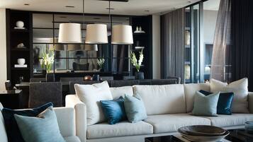 Flat-screen TV, fireplace