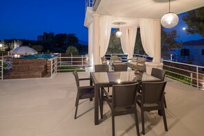 Villa, 2 chambres, baignoire à jets | Terrasse/patio
