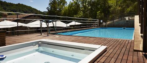 Outdoor pool, sun loungers