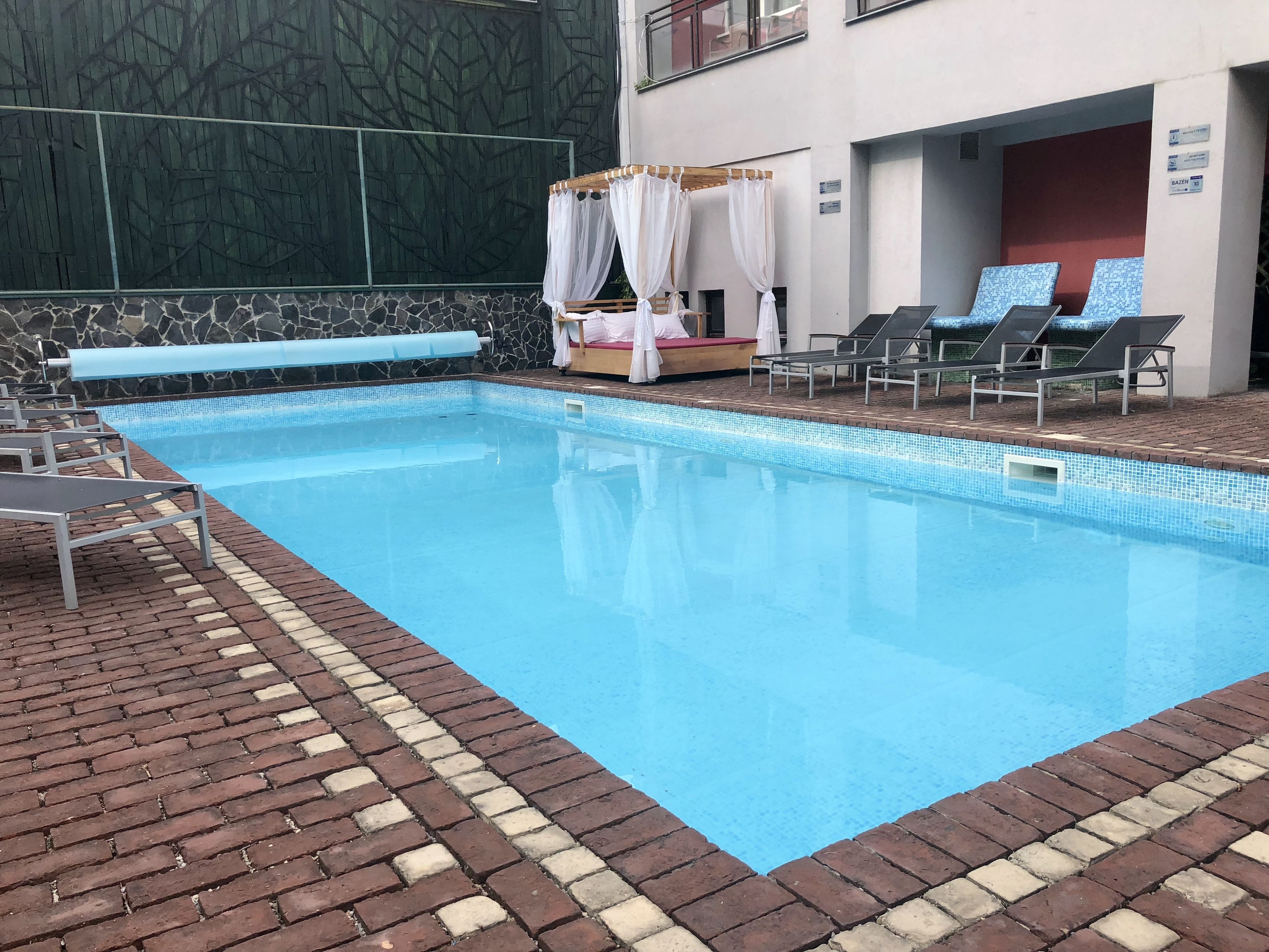 6 binnenzwembaden en een seizoensgebonden buitenzwembad