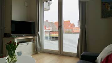 Strandperle | Área de sala de estar | Televisión de pantalla plana y reproductor de DVD